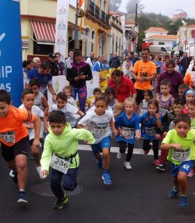 Ayoze Pérez, por segundo año consecutivo, y Patricia Domínguez se imponen en la VI Carrera Popular de La Esperanza · foto 1