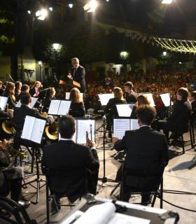 El tradicional Concierto de la Banda de Música, Cristina Ramos y ‘Los 600’ llenaron de ritmo la Plaza Grande Guía · foto 2