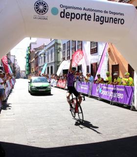 Adria Moreno se proclama vencedor de la Vuelta Ciclista Isla de Tenerife · foto 4