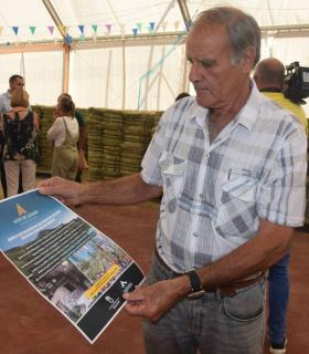 El Ayuntamiento de Gáldar hace entrega de 24.000 kilos de alfalfa y millo a los ganaderos afectados por los incendios · foto 6