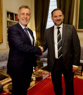 El Gobierno de Canarias y el Ministerio de Fomento acuerdan buscar soluciones a las cantidades de carreteras pendientes con Canarias · foto 2