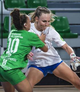 El derbi canario, primera salida para el Balonmano Salud · foto 1