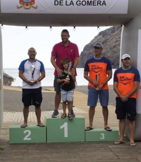 Cincuenta y cinco nadadores participan en la XIX Travesía a Nado a Puntallana · foto 1