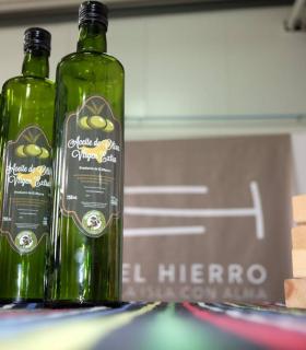 Encuentro del Cabildo de El Hierro con productores y cosecheros de aceite de oliva · foto 2
