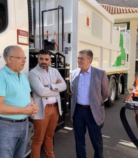 La Gomera presenta los nuevos vehículos para la optimización del servicio insular de recogida selectiva · foto 1