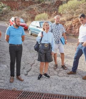 Medio centenar de vecinos y vecinas de Los Campitos acuden a un encuentro con la alcaldesa de Santa Cruz de Tenerife · foto 2