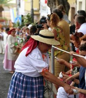 Alrededor de 5.000 personas se dan cita en la Romería de Adeje · foto 3