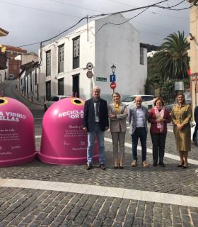 Ecovidrio y el Cabildo de El Hierro llevan a cabo la campaña Recicla Vidrio por ellas con motivo de la lucha contra el Cáncer de Mama · foto 4