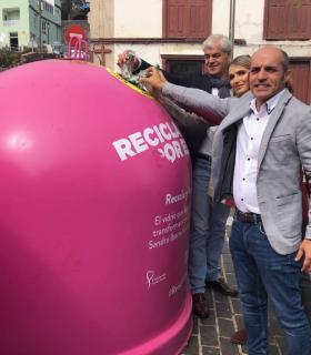 Ecovidrio y el Cabildo de El Hierro llevan a cabo la campaña Recicla Vidrio por ellas con motivo de la lucha contra el Cáncer de Mama · foto 1