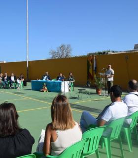 El alcalde de Gáldar da la bienvenida a los más de 4000 estudiantes que han iniciado este año el curso escolar · foto 1