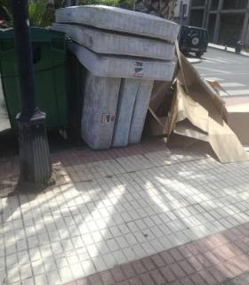 El Ayuntamiento de Valle Gran Rey recuerda que depositar enseres en la vía pública sin autorización está prohibido · foto 2