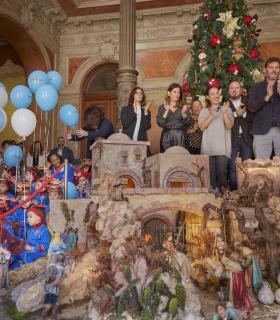 La alcaldesa de Santa Cruz de Tenerife inaugura el Portal de Belén y el árbol de Navidad del Palacio Municipal · foto 1