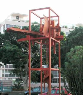 El Ayuntamiento de Santa Cruz de Tenerife inicia los trabajos de restauración de la escultura ‘Reloj de la muerte’, de José Abad · foto 1