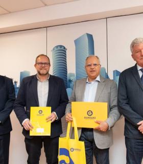 Cabildo de La Gomera y Guaguas Municipales facilitan la movilidad gratuita de estudiantes gomeros en la capital grancanaria · foto 1