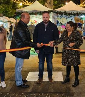 El tradicional mercadillo artesano de Navidad de Santa Cruz de Tenerife abre sus puertas en la Alameda del Duque Santa Elena · foto 4