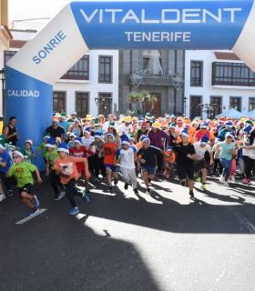 La I Carrera Solidaria de Navidad de Santa Úrsula congrega a 230 participantes de todas las edades · foto 2