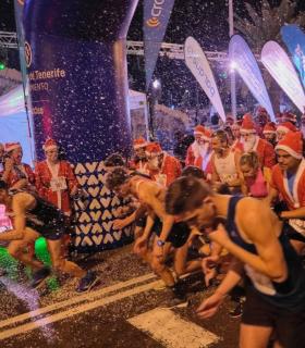 Santa Cruz de Tenerife: La Carrera de Navidad Corre Santa se estrena con una exitosa primera edición · foto 1