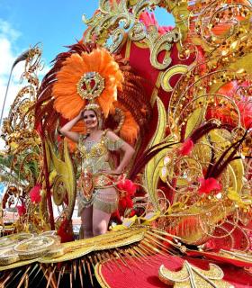 Coso apoteosis del Carnaval Internacional de Los Cristianos 2019 · foto 43