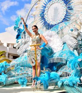 Coso apoteosis del Carnaval Internacional de Los Cristianos 2019 · foto 16