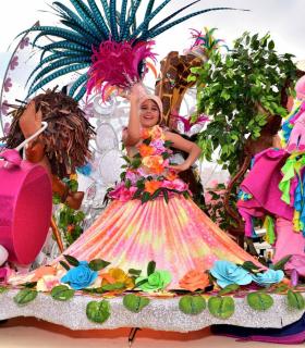Coso apoteosis del Carnaval Internacional de Los Cristianos 2019 · foto 100