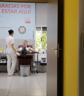 El presidente de Canarias dona sangre en Tenerife y anima a la ciudadanía a que sea solidaria con estas aportaciones, que salvan vidas · foto 3