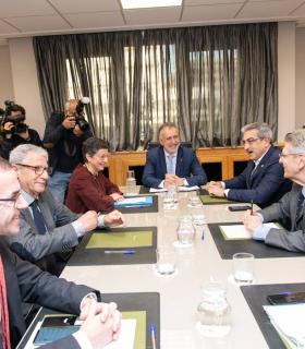Ángel Víctor Torres recibe el compromiso del Gobierno de España de que “nunca habrá unilateralidad ni política de hechos consumados” en la delimitación de aguas territoriales entre Marruecos y Canarias · foto 1