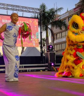 La alcaldesa de Santa Cruz de Tenerife preside la celebración del Año Nuevo Chino en la plaza de La Candelaria · foto 3