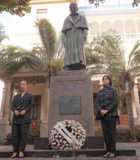 La alcaldesa de Santa Cruz de Tenerife preside el homenaje a José Murphy en el 198 aniversario de la capitalidad · foto 1