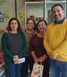 Apymeer y Ayuntamiento de El Rosario entregan los premios de la campaña comercial de Navidad. · foto 1