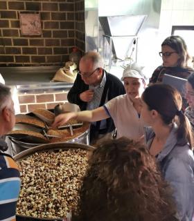 Intermediarios turísticos conocen el gofio, las papas y la producción ecológica para vender experiencias realejeras · foto 1