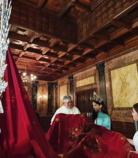 Ofrenda de la Reina del Hogar Canario Venezolano a la Patrona de Canarias · foto 1