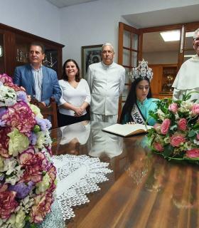 Ofrenda de la Reina del Hogar Canario Venezolano a la Patrona de Canarias · foto 3