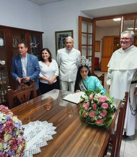 Ofrenda de la Reina del Hogar Canario Venezolano a la Patrona de Canarias · foto 4