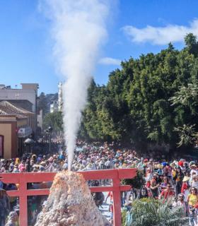Una multitud de carnavaleros se rindió a los pies de la GRAN POLVACERA de Japón en Aridane · foto 1
