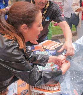 El Ayuntamiento de Santa Cruz de Tenerife reparte 20.000 pulseras para identificar a menores este Carnaval · foto 1
