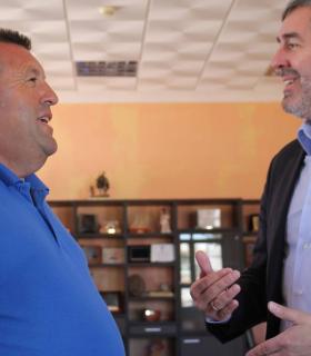 El Senador Fernando Clavijo ofrece su completa colaboración al alcalde Matías Peña · foto 1