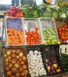 Precaución y responsabilidad en el Mercado del Agricultor y los puestos de pescado de Candelaria · foto 3