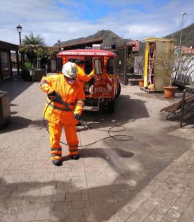 Bomberos Voluntarios y Protección Civil llevan a cabo una batida de limpieza en Tegueste · foto 3