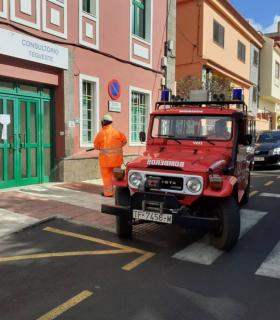 Bomberos Voluntarios y Protección Civil llevan a cabo una batida de limpieza en Tegueste · foto 2