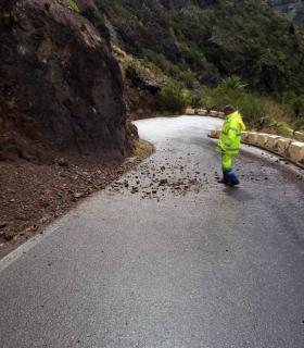El mantenimiento preventivo evita grandes incidencias en las carreteras tinerfeñas por la borrasca · foto 2