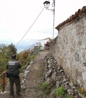 ONG’s, UMEN, Policía Local y Protección Civil se vuelcan en la asistencia a los vecinos de Anaga · foto 1