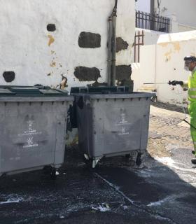 Telde: limpieza continúa intensfiicando las labores de baldeo, desinfección y reparación y renovación de contenedores en el municipio · foto 4