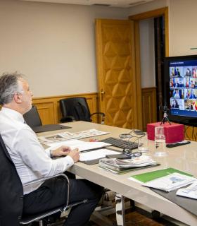 El presidente Torres subraya que “Canarias ha hecho bien su trabajo, con un muy buen plan de desescalada, y hoy está más cerca de recuperar la normalidad” · foto 1