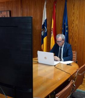 El consejero Franquis pide al Gobierno central que establezca controles con test serológicos y PCR a los pasajeros que quieran viajar a Canarias tras la desescalada · foto 1