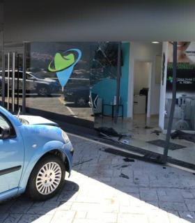 Bomberos de Tenerife extingue un incendio en un taller en Santa Úrsula · foto 1