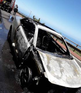 Bomberos de Tenerife extingue un incendio en un taller en Santa Úrsula · foto 2