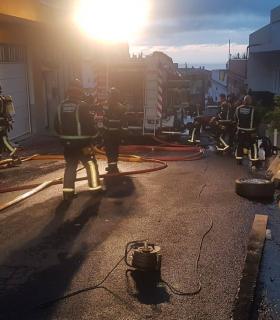 Bomberos de Tenerife extingue un incendio en un taller en Santa Úrsula · foto 3