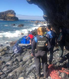 Hallan una zódiac abandonada en la costa de Santa Úrsula · foto 2