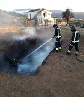 Bomberos de Tenerife extingue siete incendios en basuras y rastrojos durante el fin de semana · foto 1