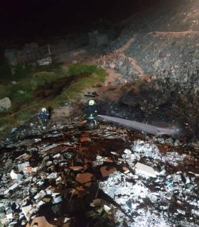 Bomberos de Tenerife interviene en 20 incidentes en hogueras durante la Noche de San Juan · foto 1